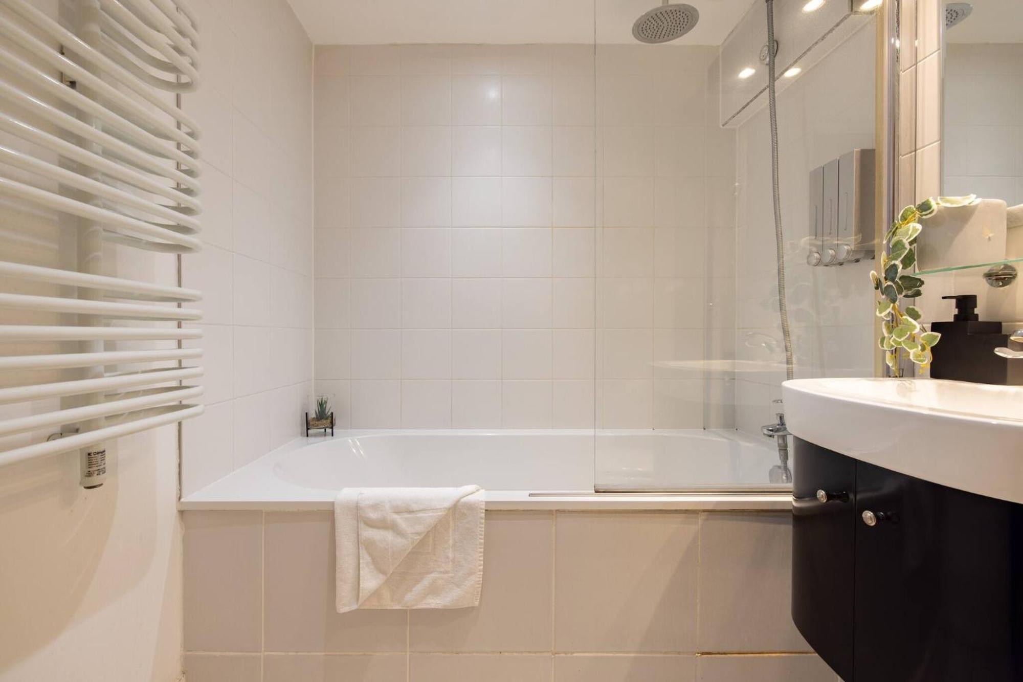 Wild Roses Serviced Apartments - Excel Warehouse 2 Лондон Екстериор снимка
