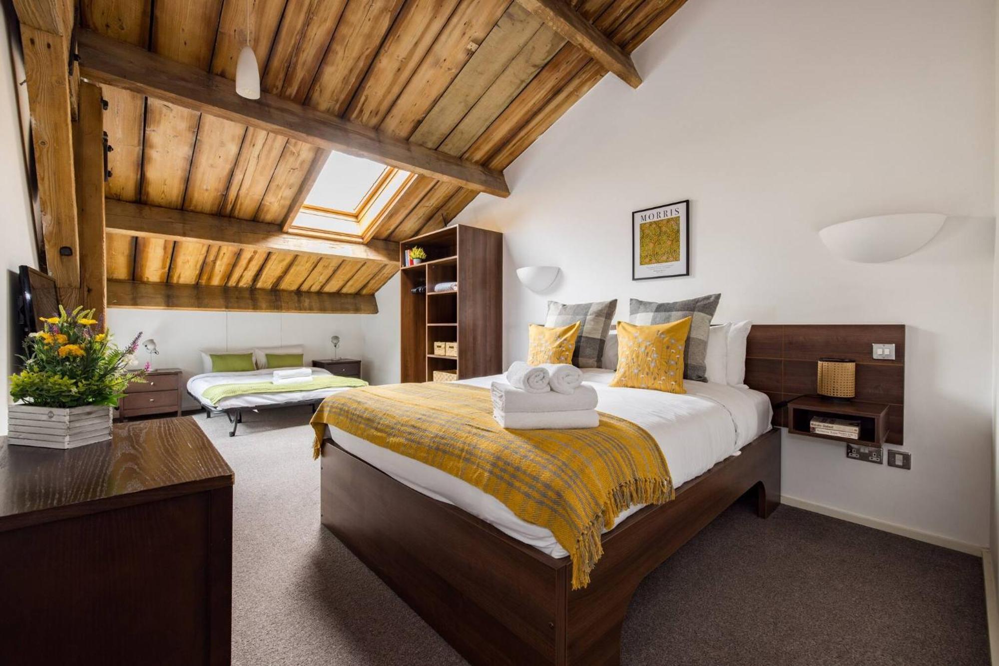 Wild Roses Serviced Apartments - Excel Warehouse 2 Лондон Екстериор снимка