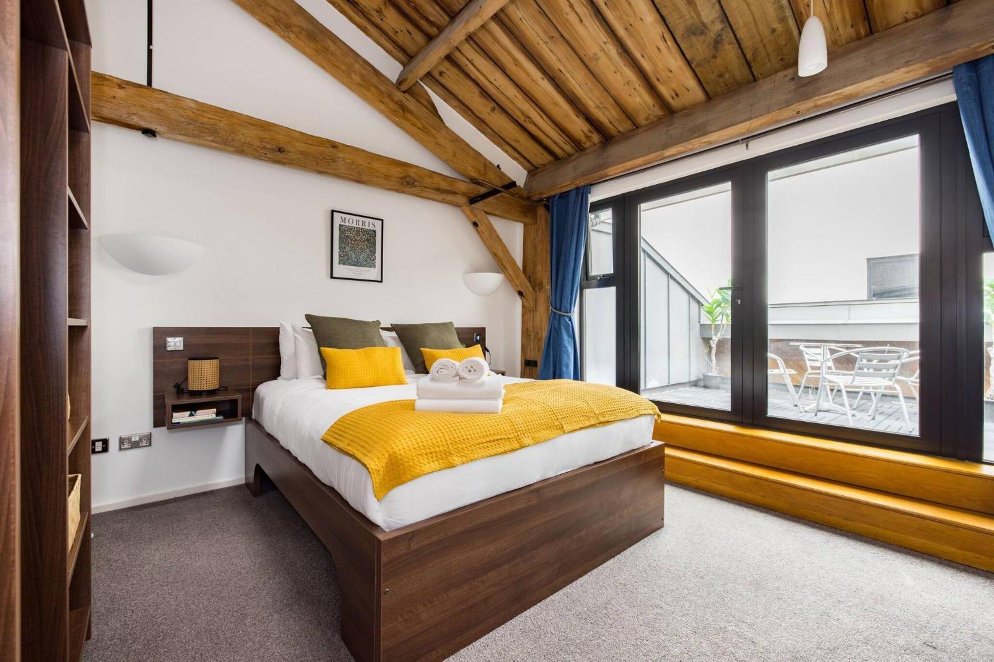 Wild Roses Serviced Apartments - Excel Warehouse 2 Лондон Екстериор снимка