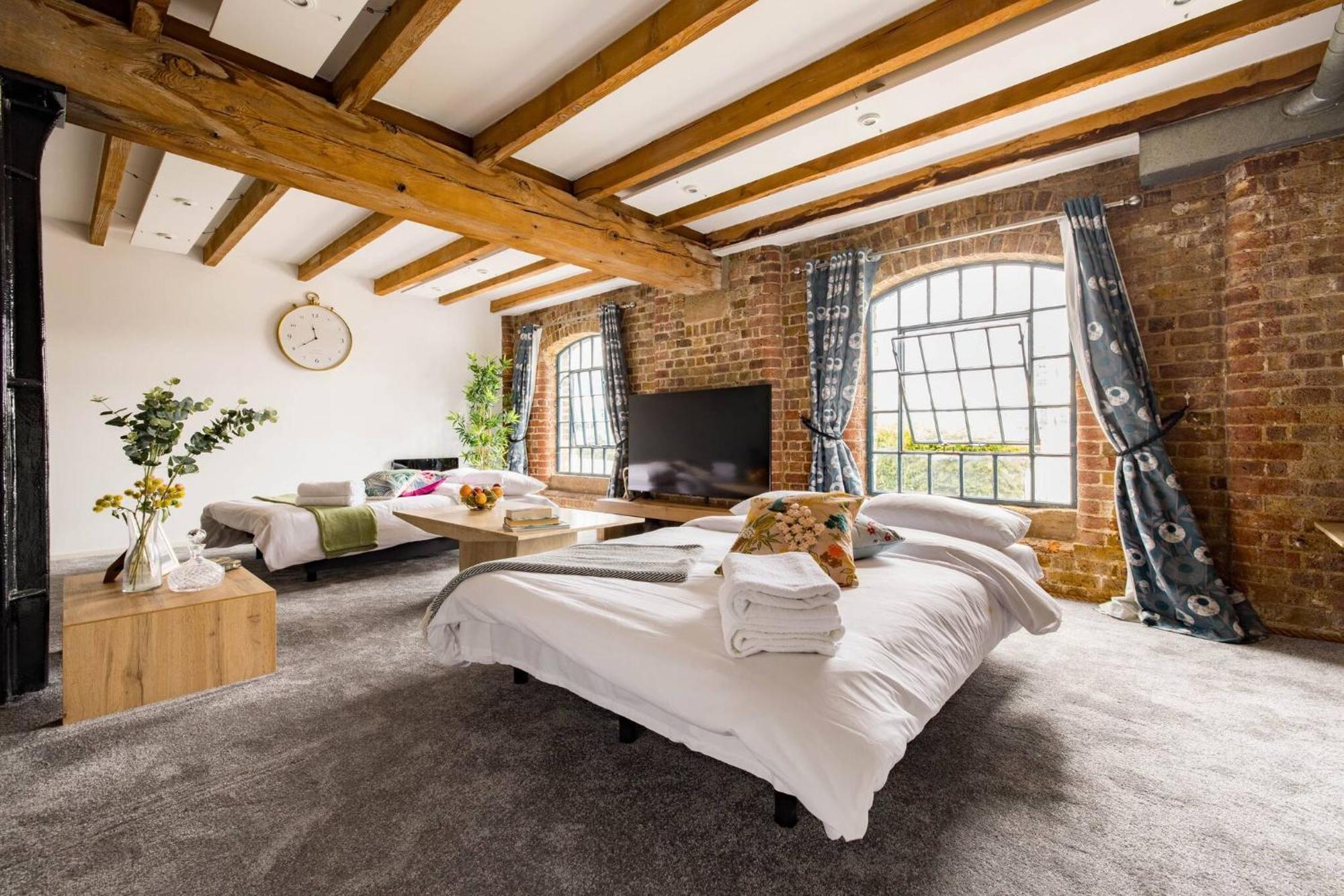 Wild Roses Serviced Apartments - Excel Warehouse 2 Лондон Екстериор снимка