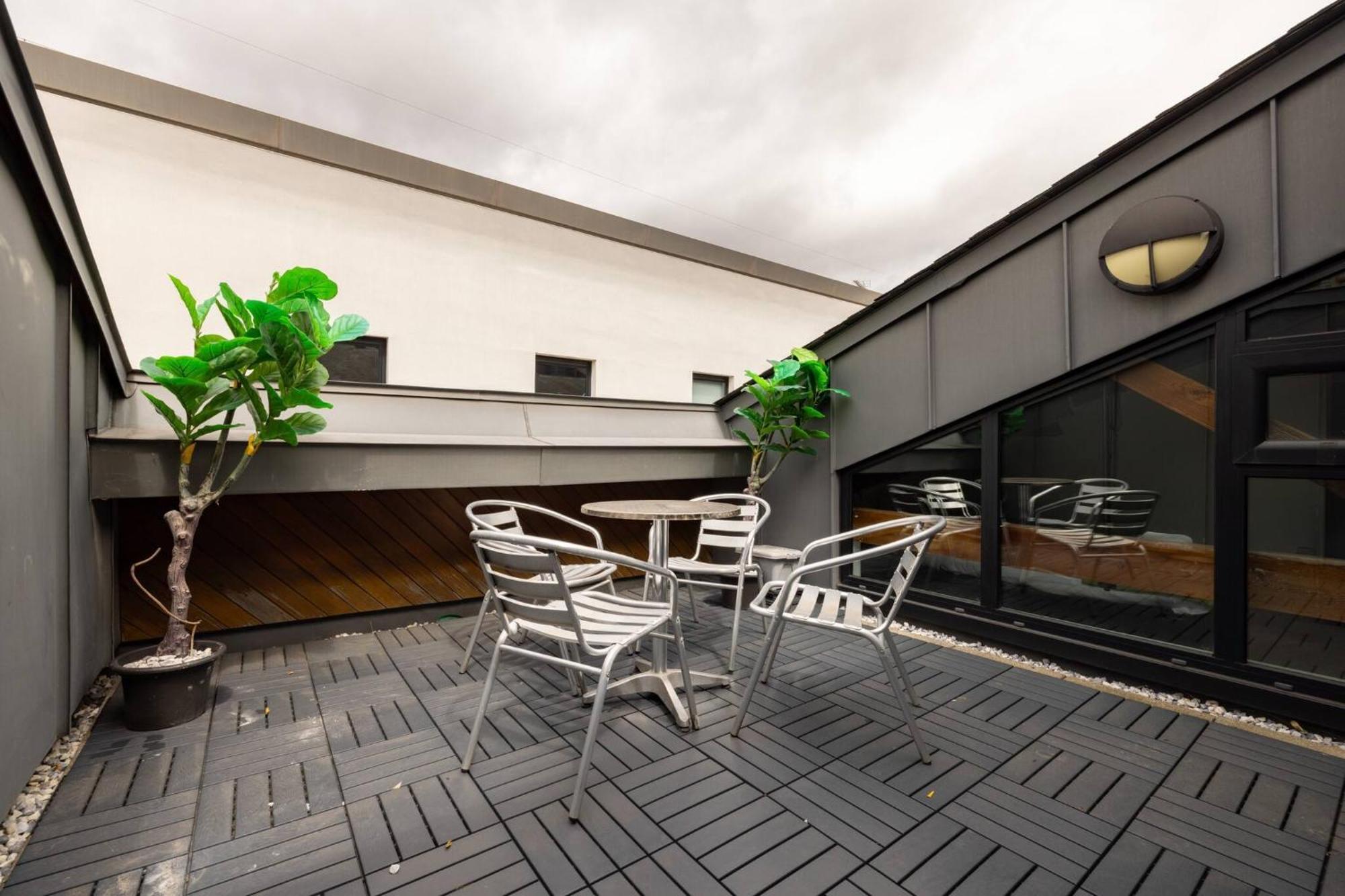 Wild Roses Serviced Apartments - Excel Warehouse 2 Лондон Екстериор снимка