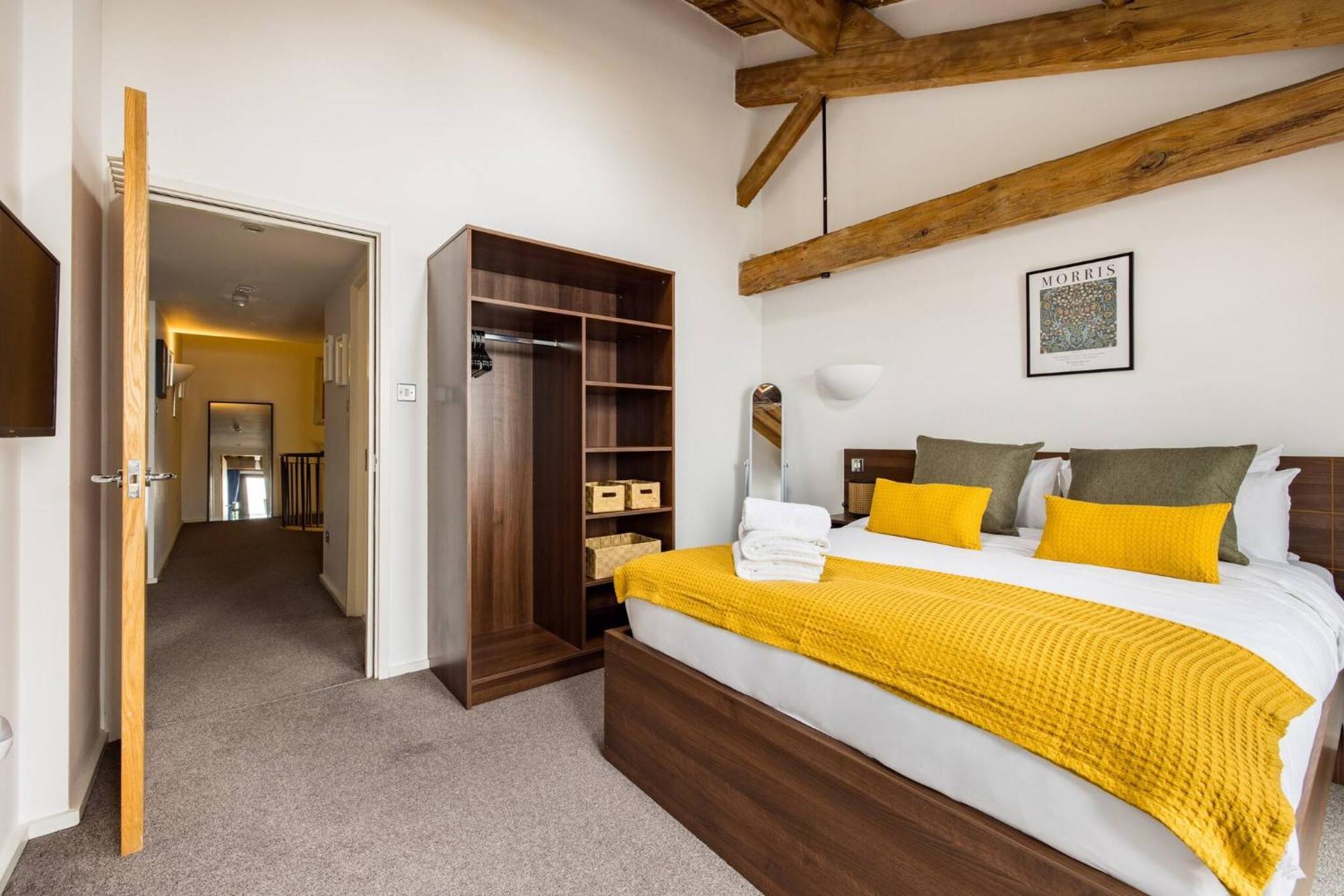 Wild Roses Serviced Apartments - Excel Warehouse 2 Лондон Екстериор снимка