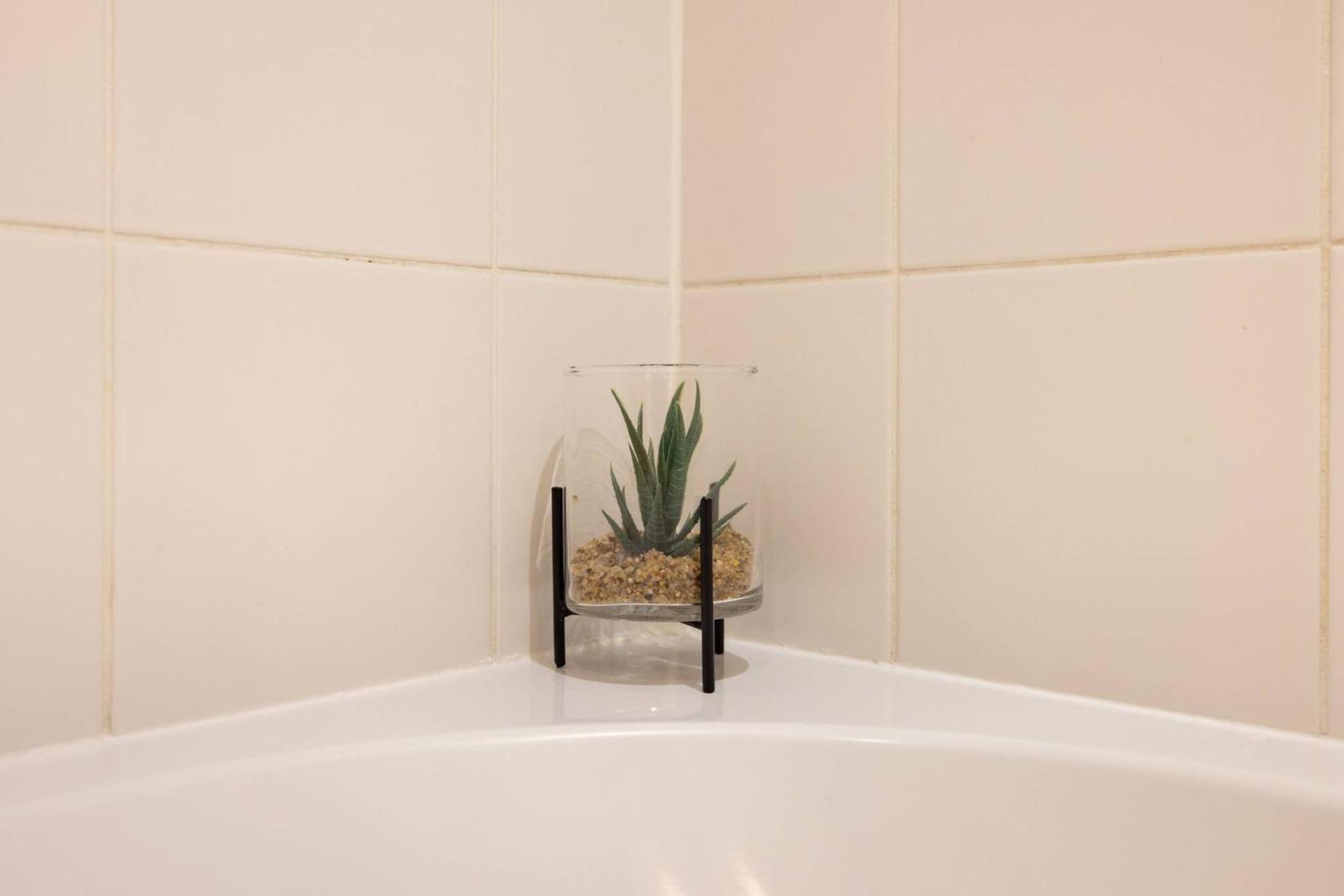 Wild Roses Serviced Apartments - Excel Warehouse 2 Лондон Екстериор снимка