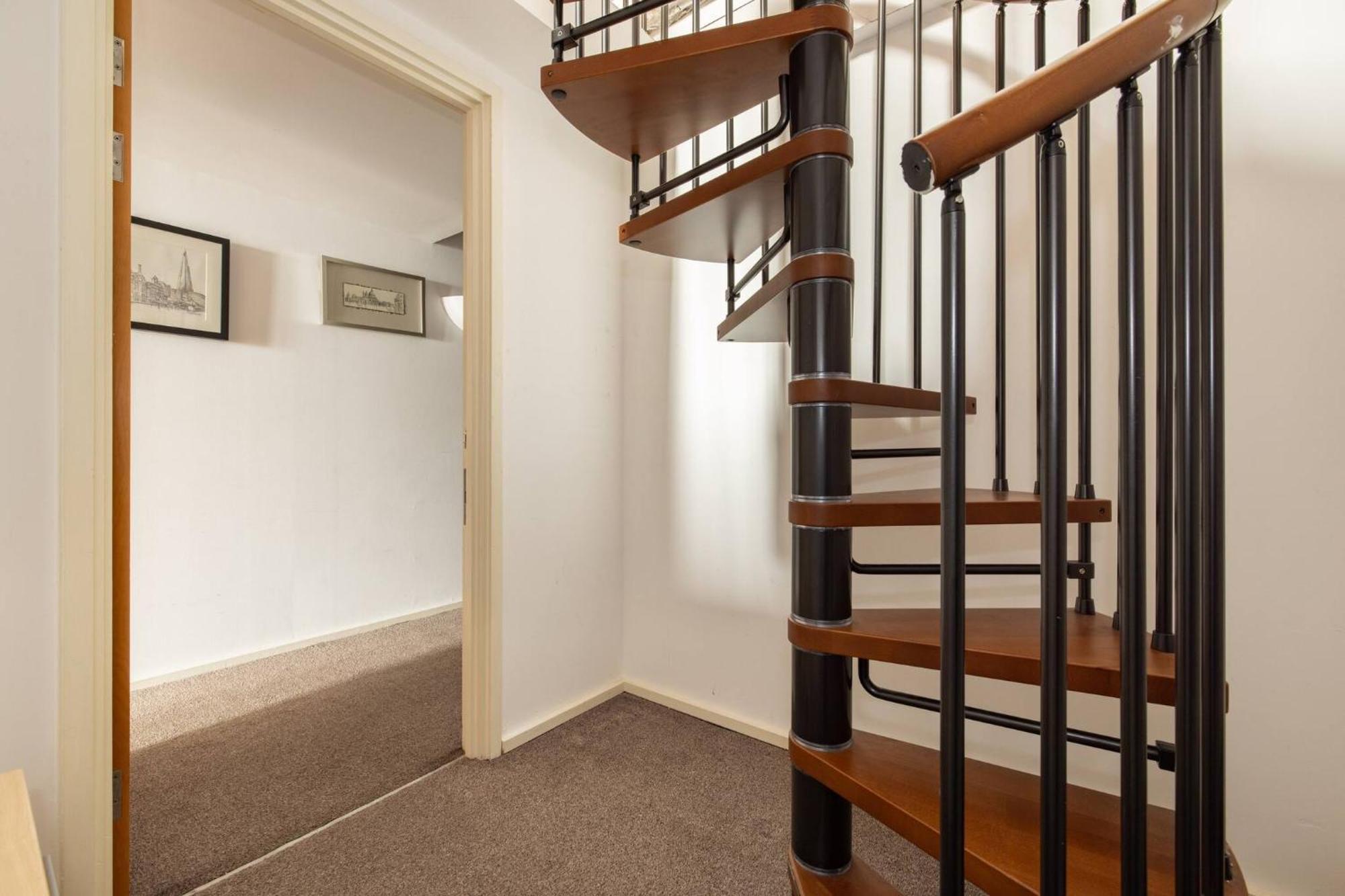 Wild Roses Serviced Apartments - Excel Warehouse 2 Лондон Екстериор снимка