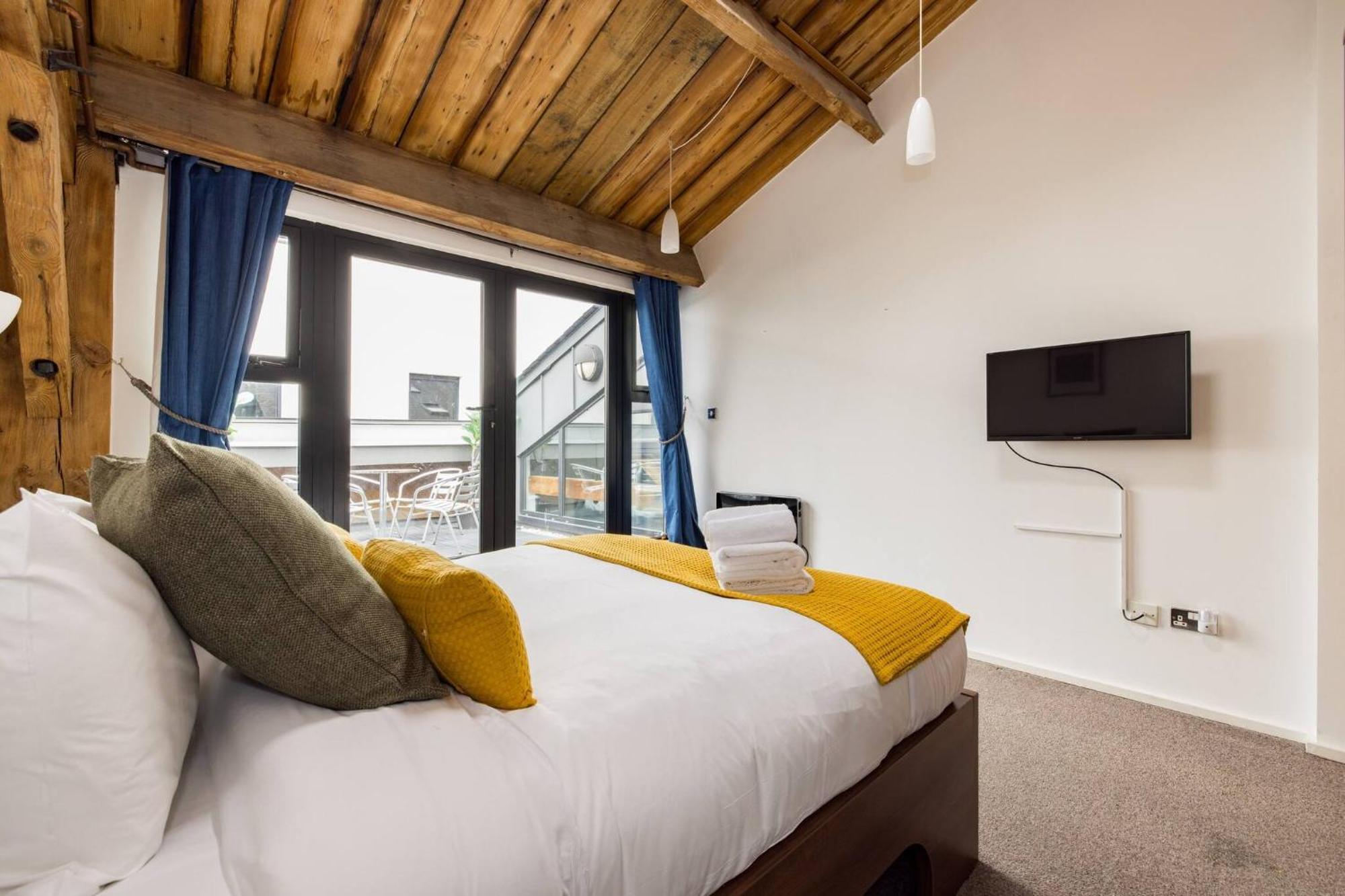 Wild Roses Serviced Apartments - Excel Warehouse 2 Лондон Екстериор снимка