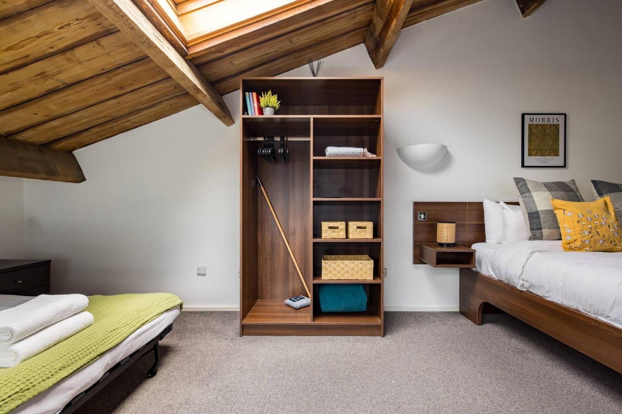 Wild Roses Serviced Apartments - Excel Warehouse 2 Лондон Екстериор снимка