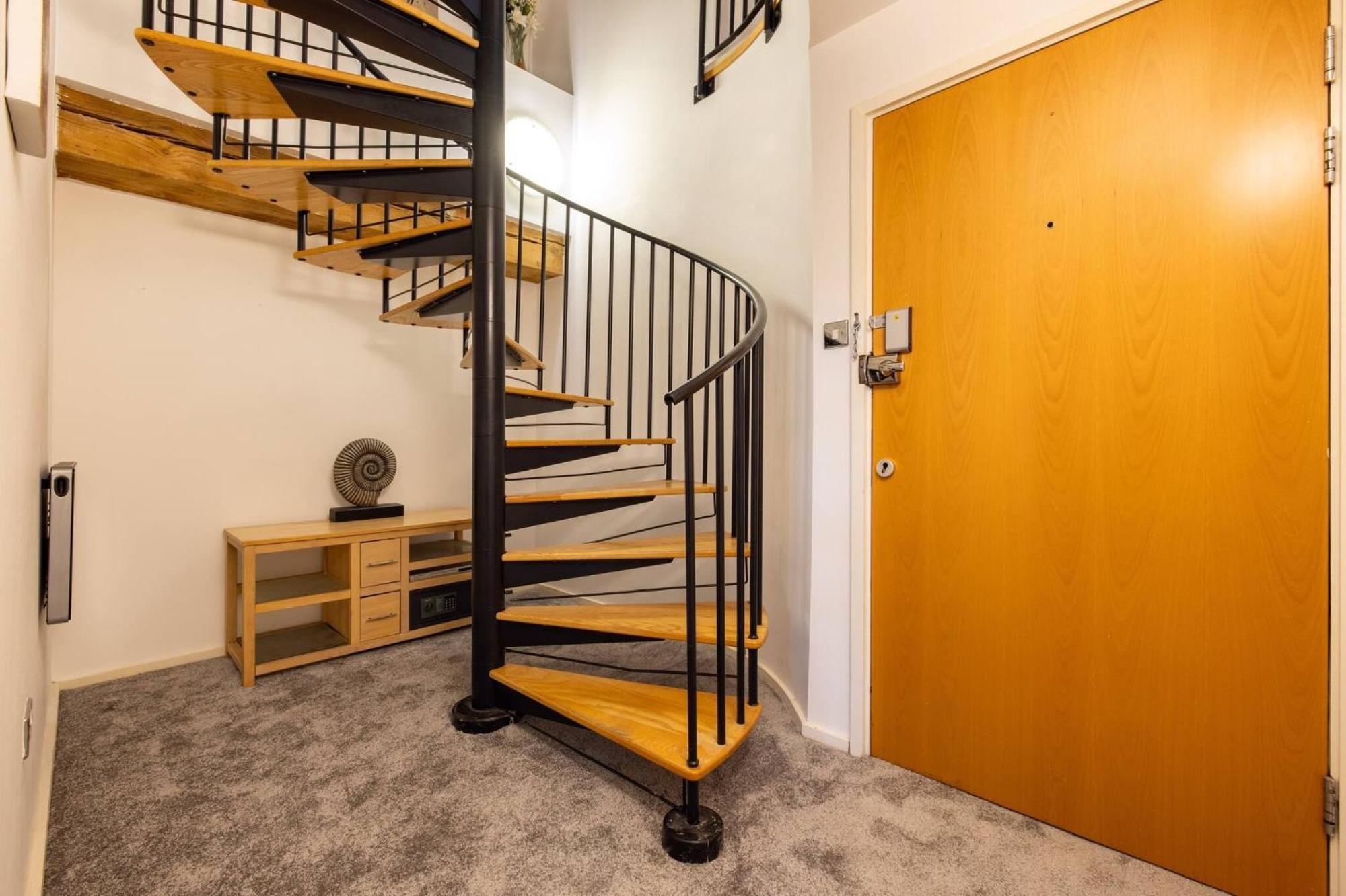 Wild Roses Serviced Apartments - Excel Warehouse 2 Лондон Екстериор снимка