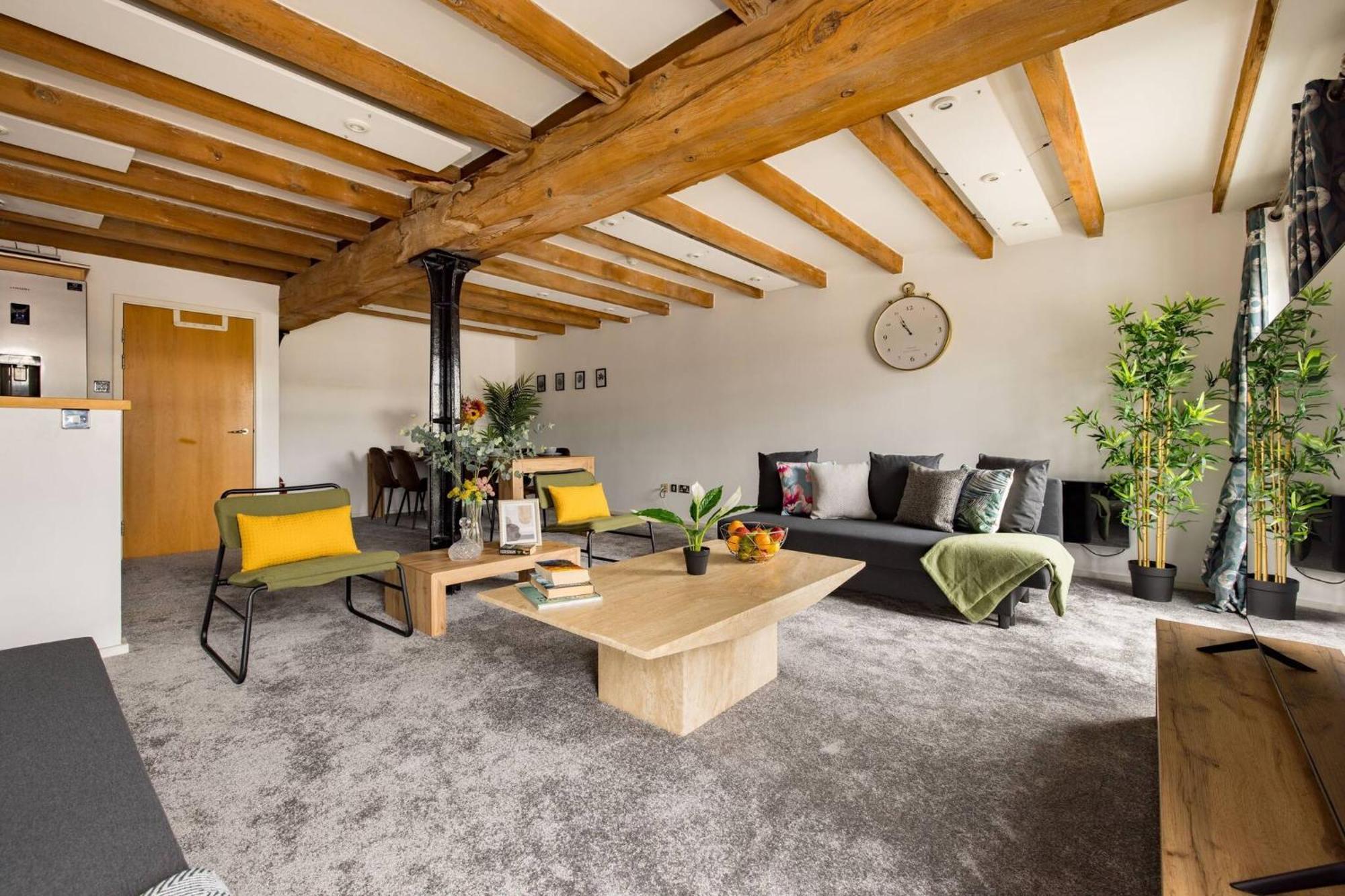 Wild Roses Serviced Apartments - Excel Warehouse 2 Лондон Екстериор снимка