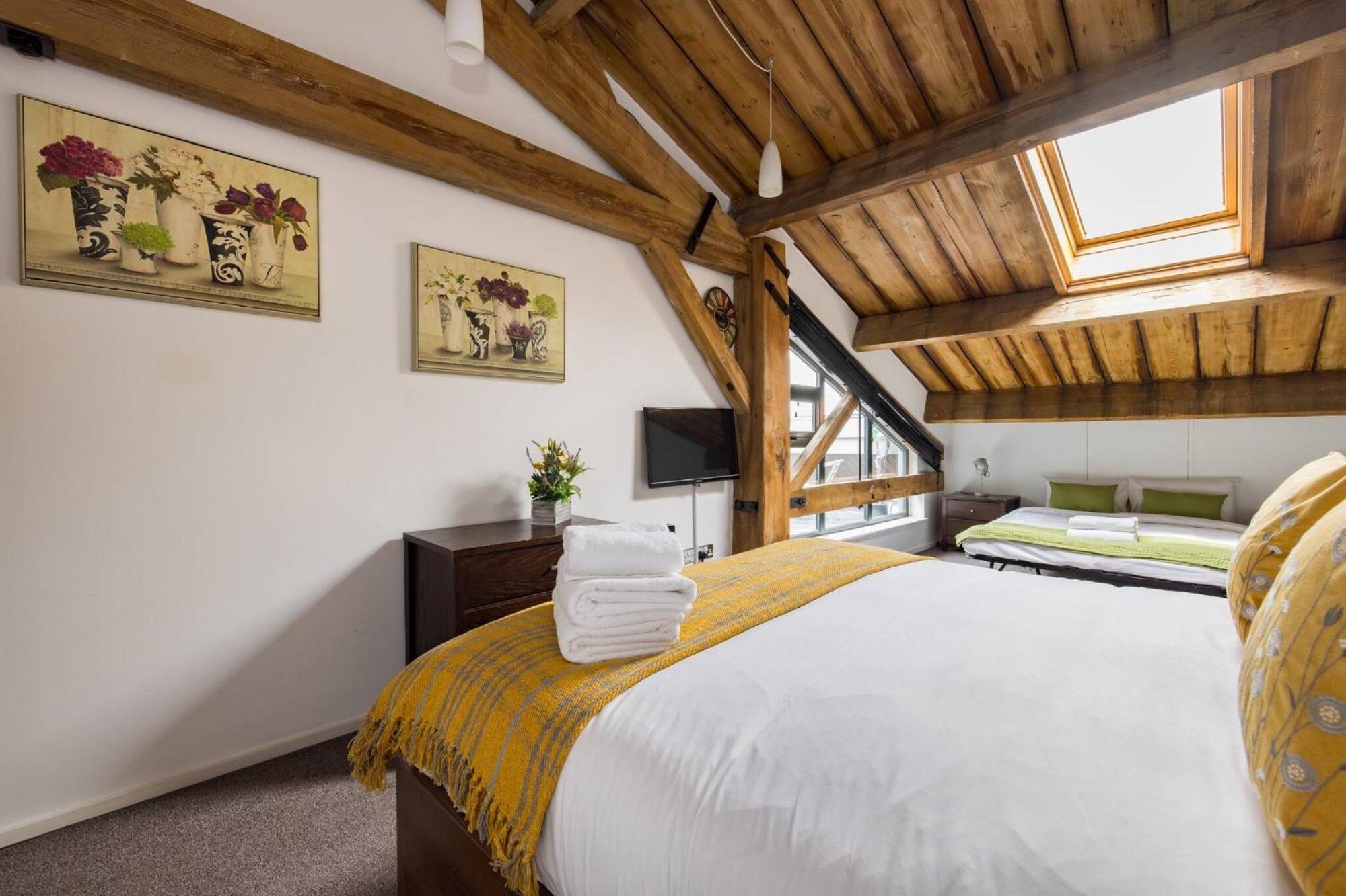 Wild Roses Serviced Apartments - Excel Warehouse 2 Лондон Екстериор снимка
