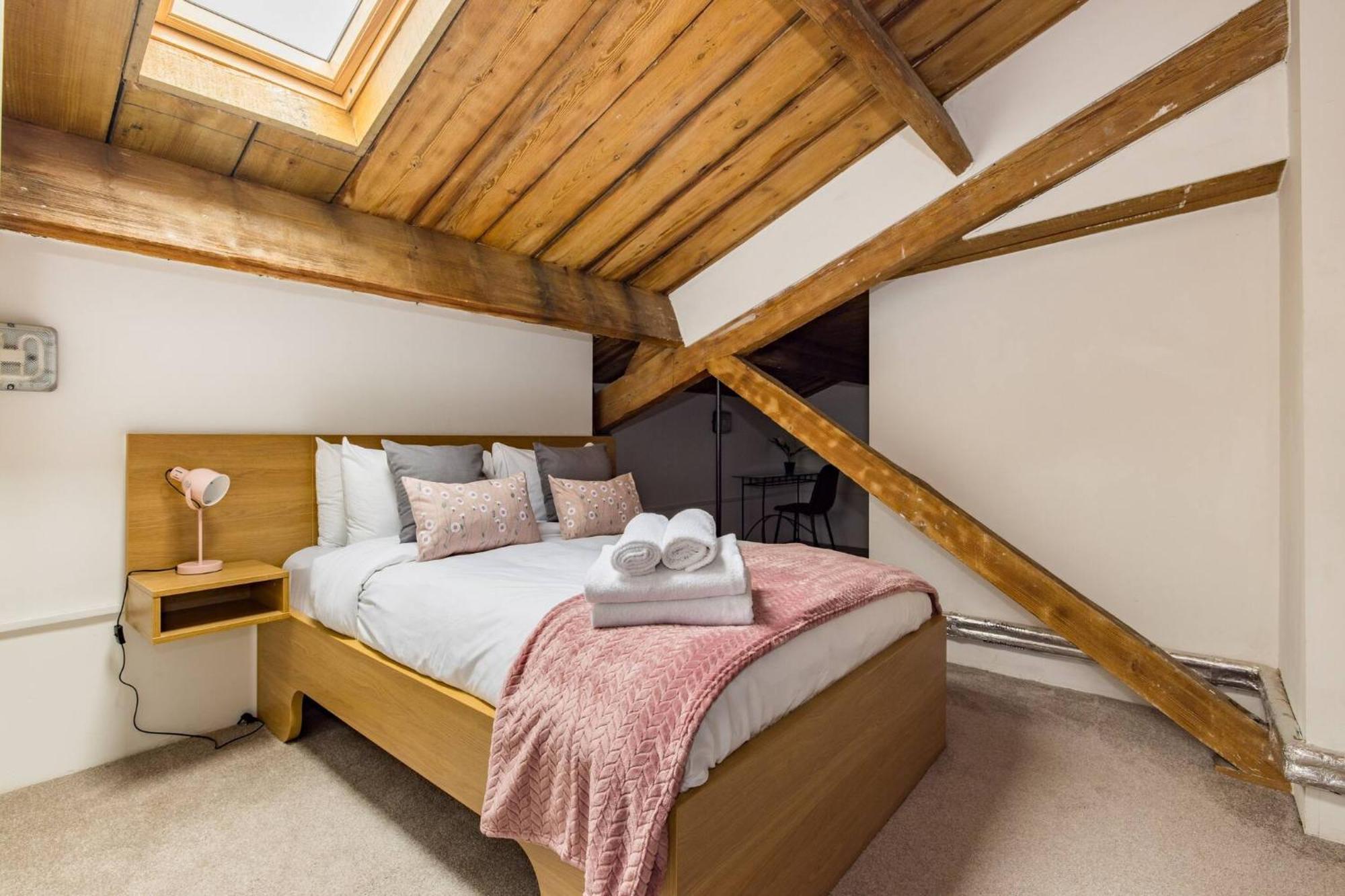 Wild Roses Serviced Apartments - Excel Warehouse 2 Лондон Екстериор снимка
