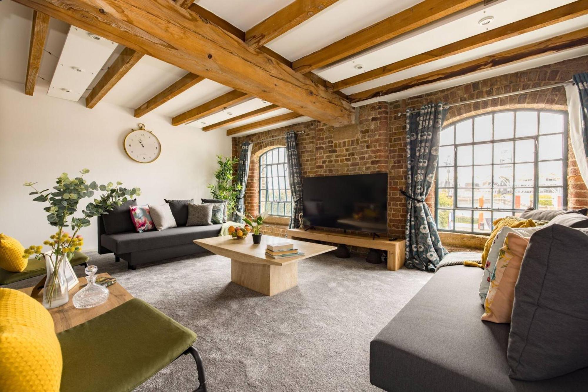 Wild Roses Serviced Apartments - Excel Warehouse 2 Лондон Екстериор снимка