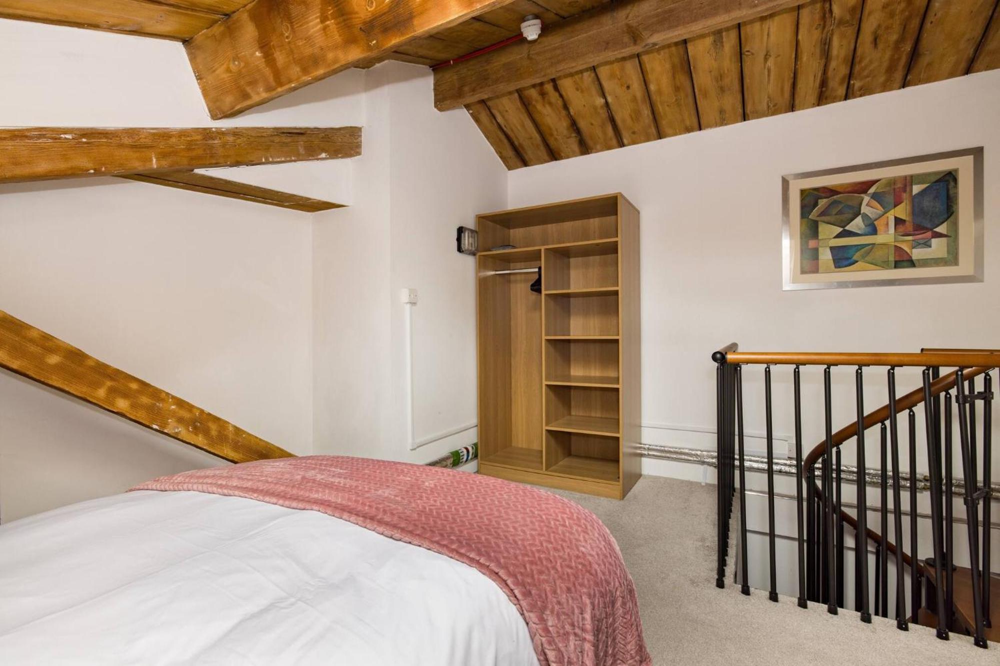 Wild Roses Serviced Apartments - Excel Warehouse 2 Лондон Екстериор снимка